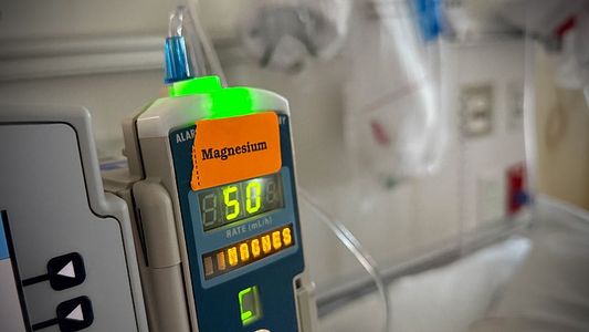 降低抗癌药顺铂肾损伤风险：临床研究揭示预防性补镁的益处