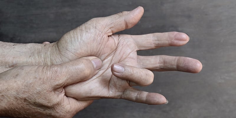 乳腺癌激素治疗后手肘疼痛？警惕肌腱病风险与应对策略