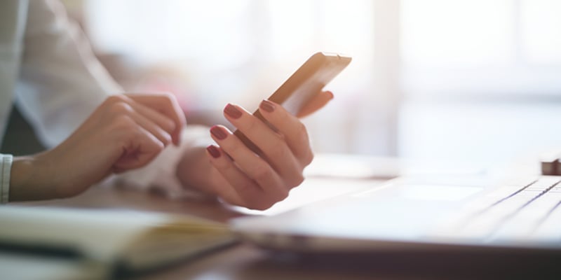 胃癌术后康复的最新突破：移动应用辅助指导如何显著改善患者生活质量与症状管理？