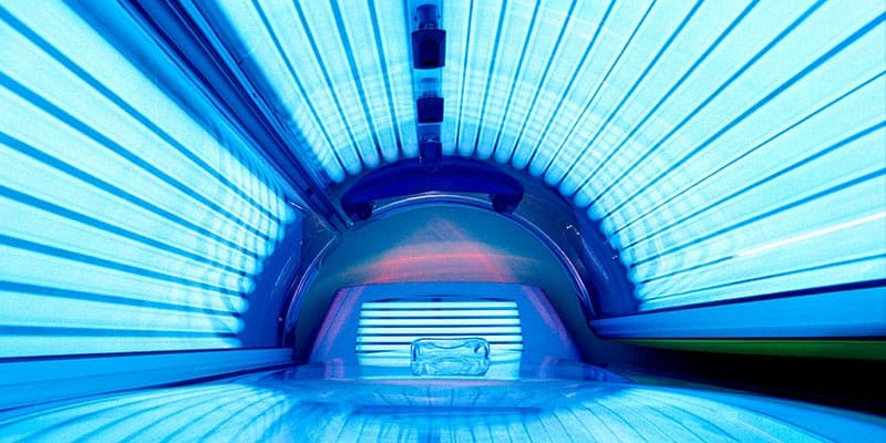 日光浴床会致癌吗？黑色素瘤风险、青少年禁用与自我防护指南