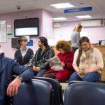 英国NHS就医等待创新高：肿瘤转诊激增背后，癌症患者如何打破治疗延误困局？