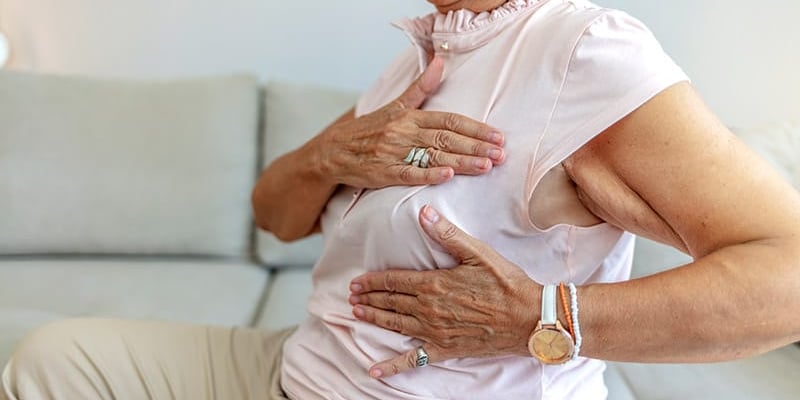 乳腺癌早期筛查与自检指南：从异常症状识别到各期生存率差异全面解析